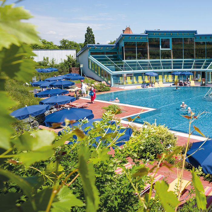 Poolbereich - Vivea Hotel Bad Vöslau © Hannes Dabernig
